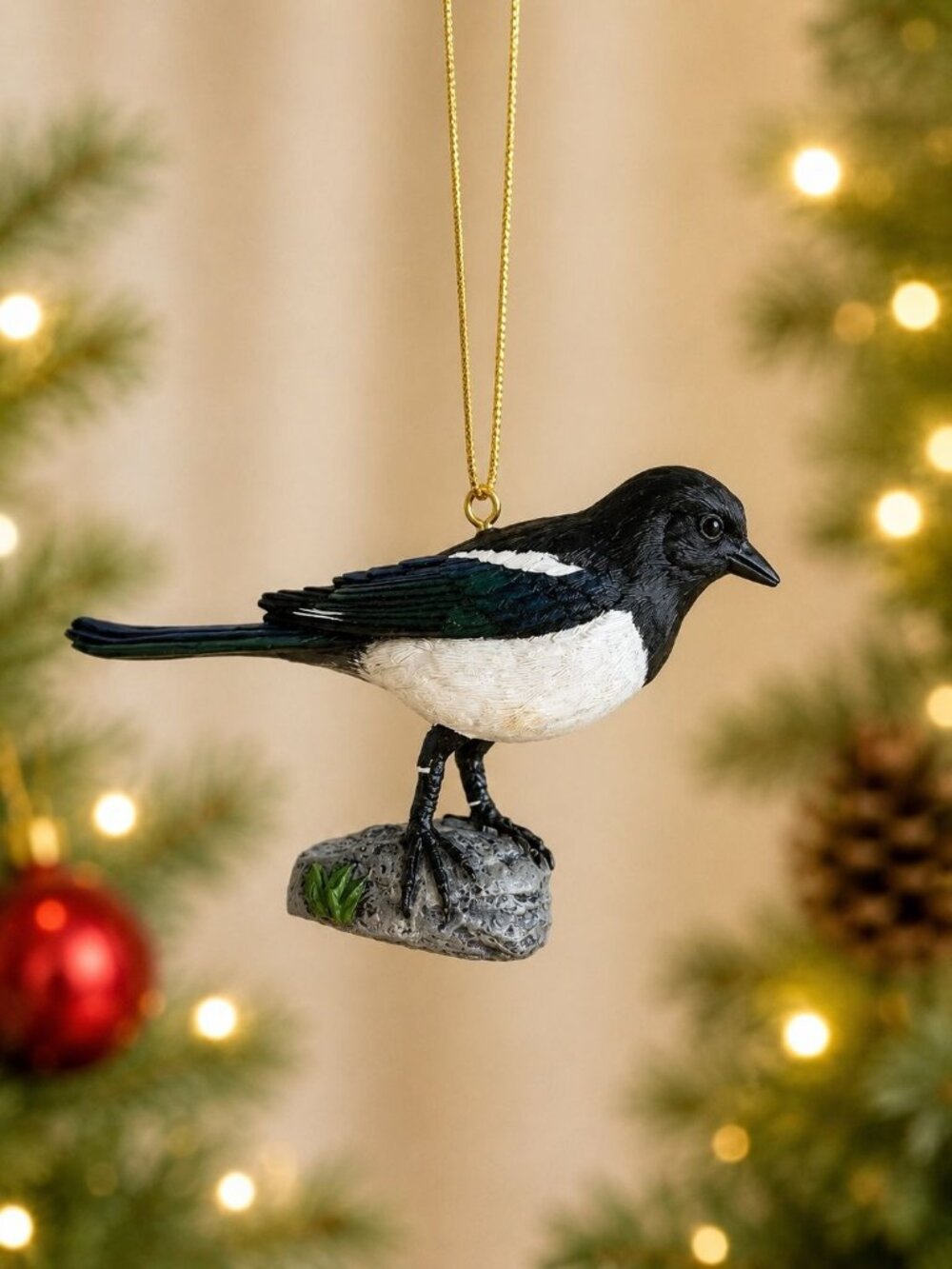 The Danbury Mint Songbird Ornament Magpie Figurine Black White Resin 3"